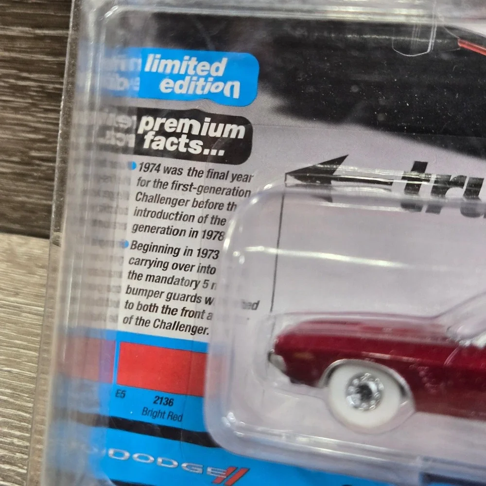 Auto World Ultra Red 74 Dodge Challenger Rallye 1:64 Diecast Chase Car 382B Rare